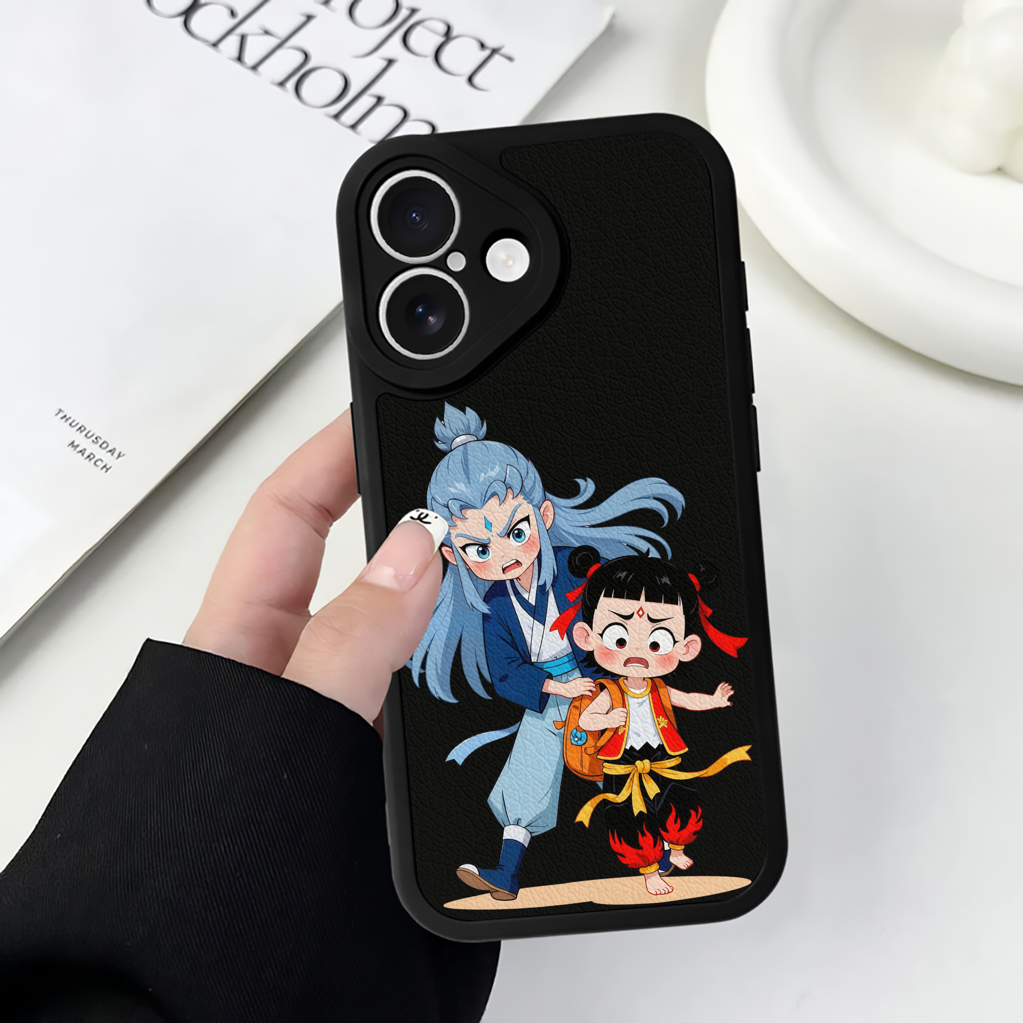 （画像用） Ne Zha 2 ナタ 魔童の大暴れ 【iPhone 16シリーズ対応】シリコンスマホケース（レザー調） 材質：シリコン